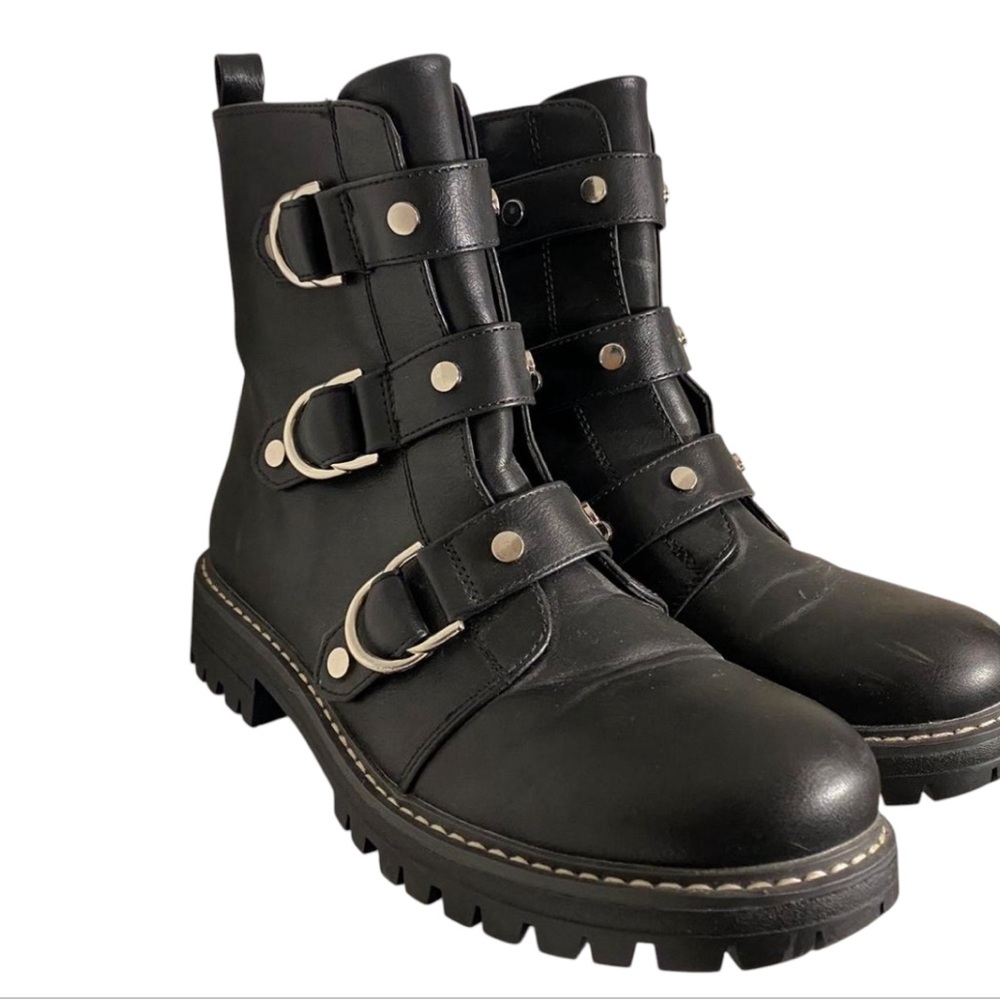Stylish Trendy buckle up black boots. If you know this is the look 👀 for fall!